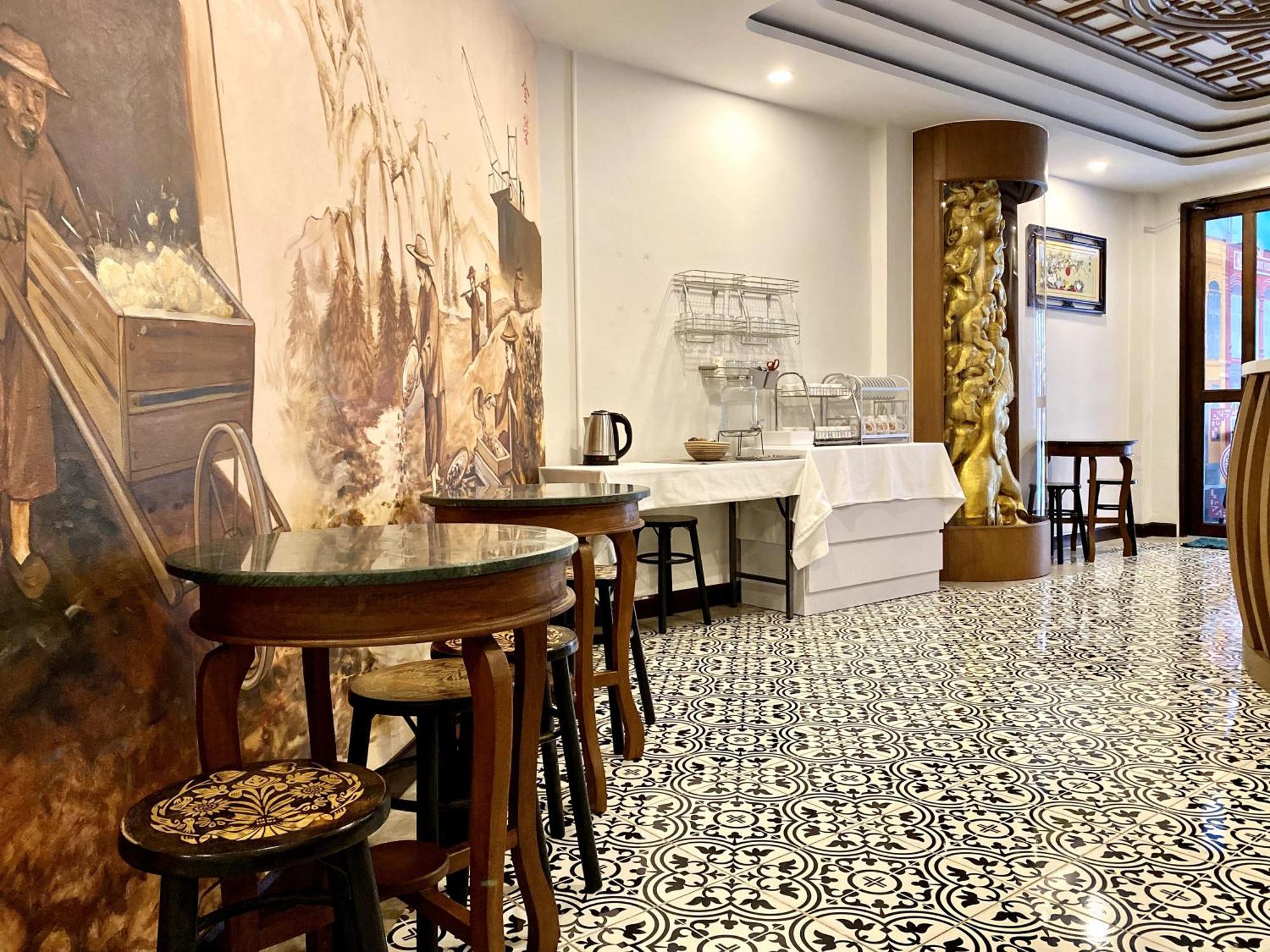 Sunray Beach Hotel Patong Экстерьер фото