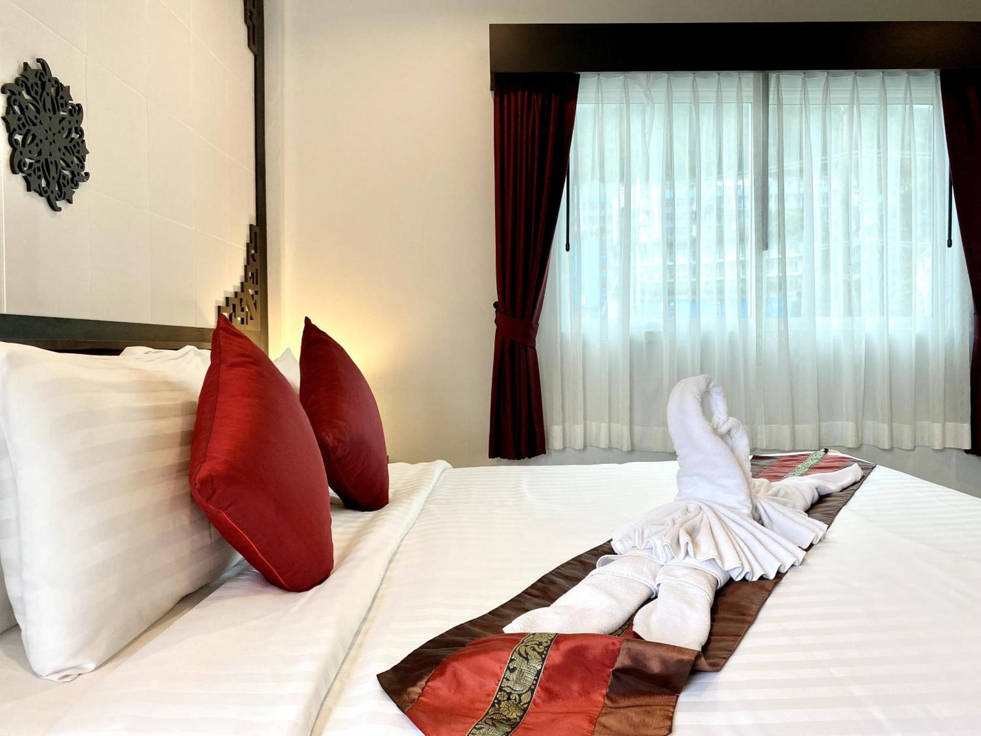 Sunray Beach Hotel Patong Экстерьер фото