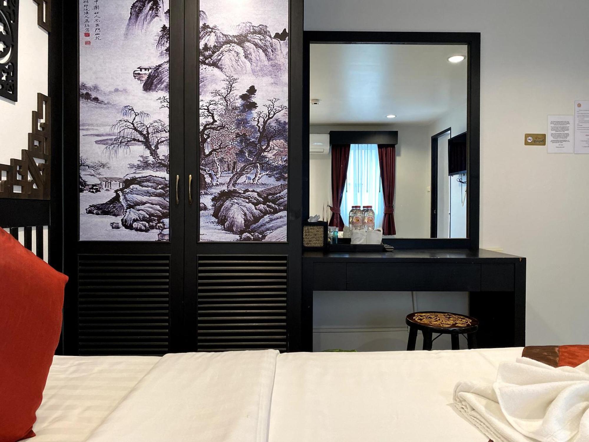 Sunray Beach Hotel Patong Экстерьер фото