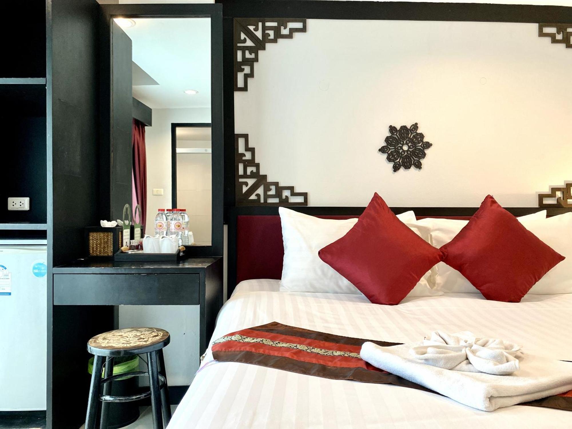 Sunray Beach Hotel Patong Экстерьер фото