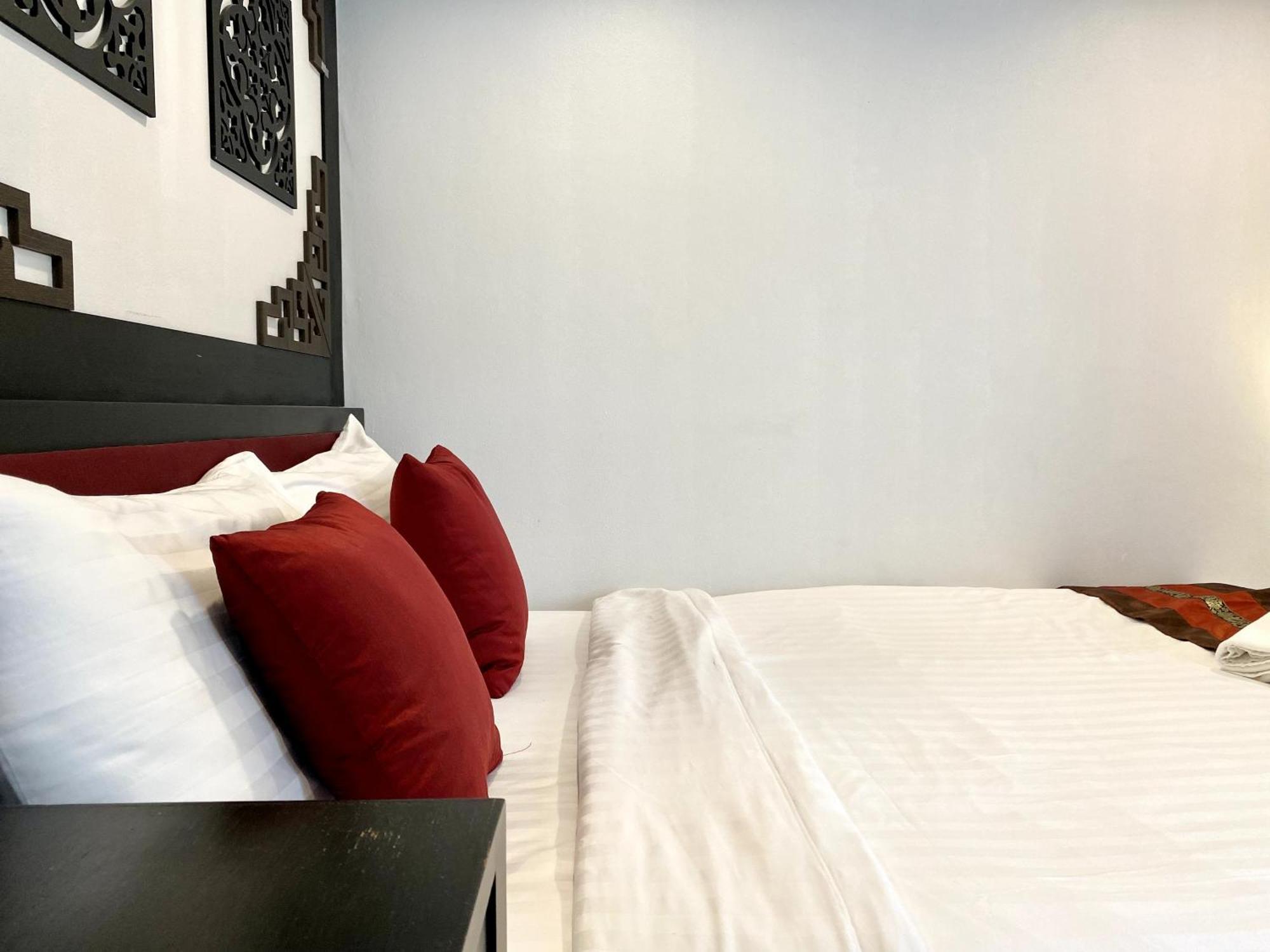 Sunray Beach Hotel Patong Экстерьер фото